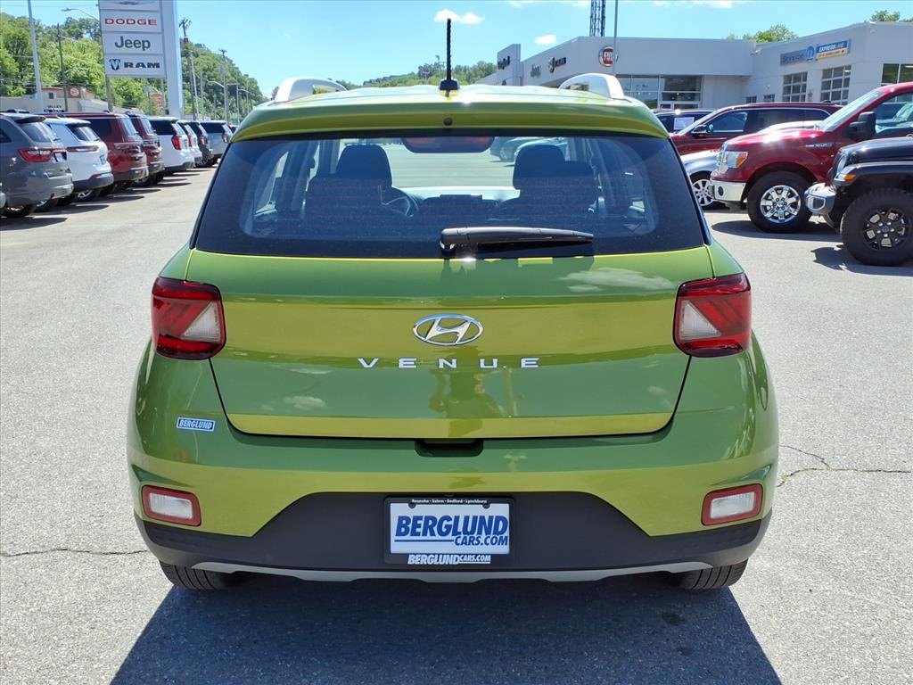 Used 2024 Hyundai Venue SEL FWD image 5