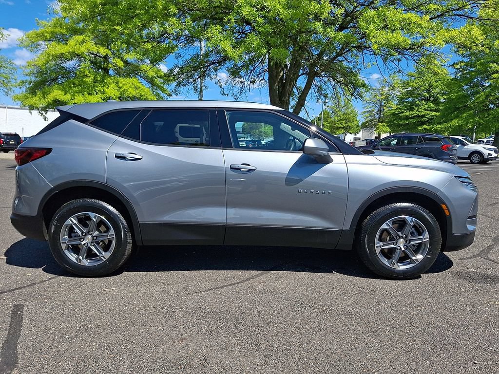 Used 2025 Chevrolet Blazer LT AWD/4WD image 10