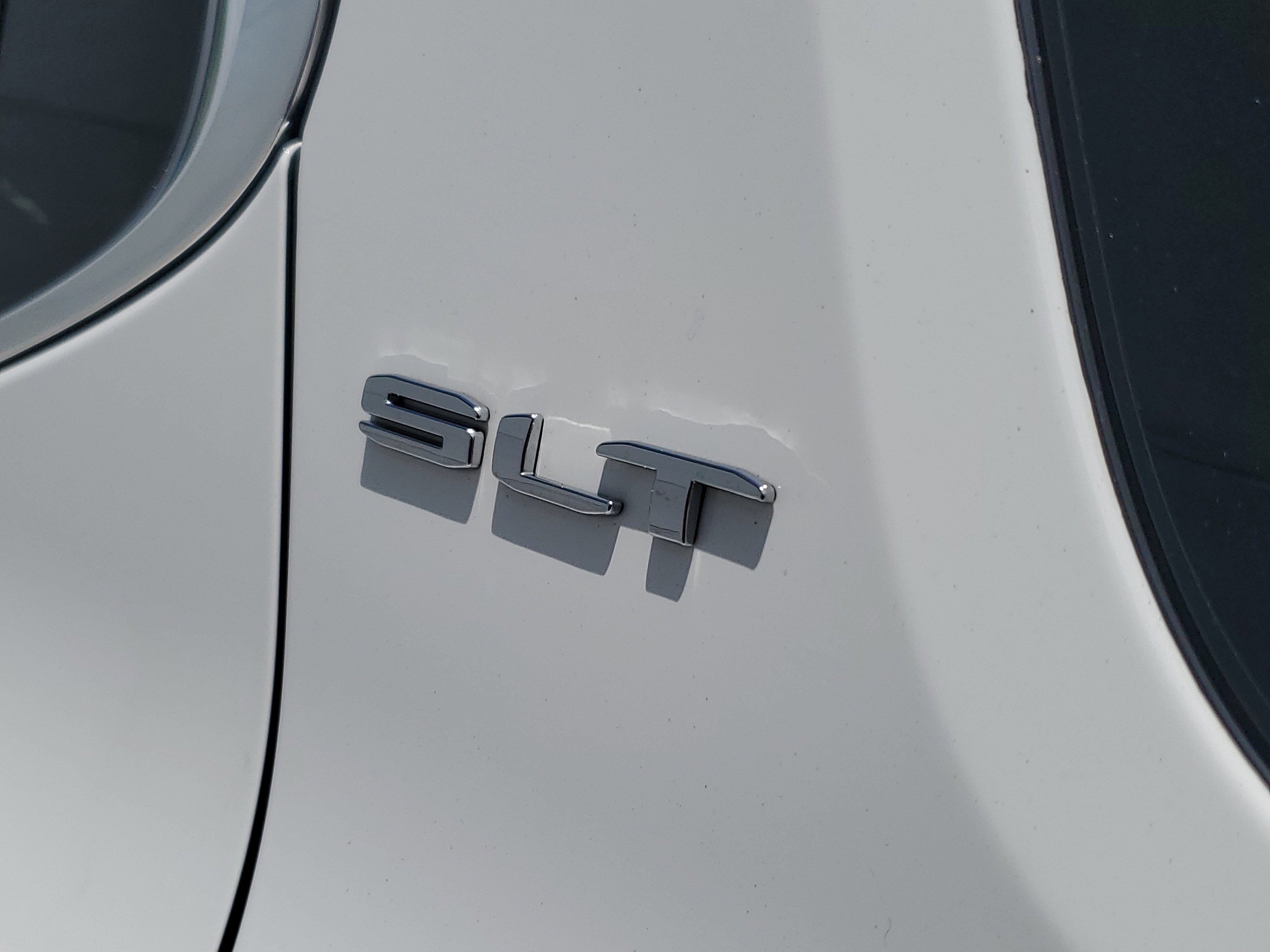 Used 2023 GMC Acadia SLT FWD image 8