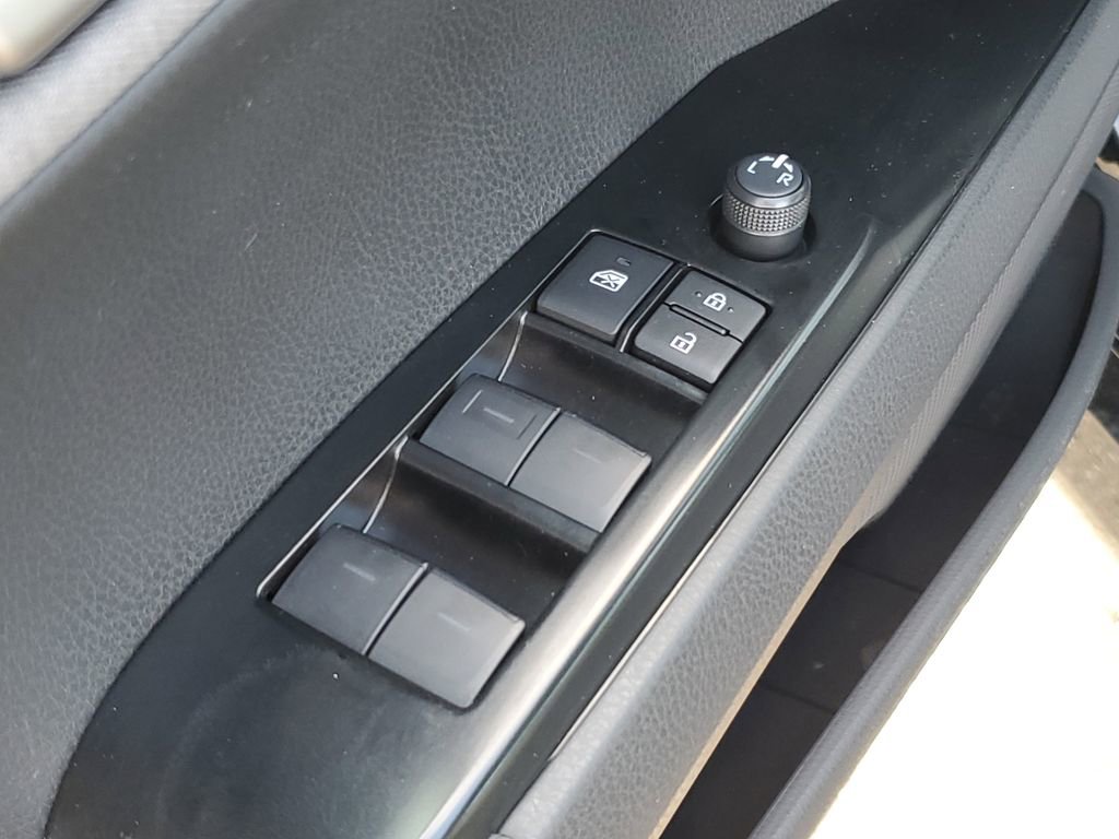 Used 2025 Toyota Camry LE w/ Convenience Package image 24