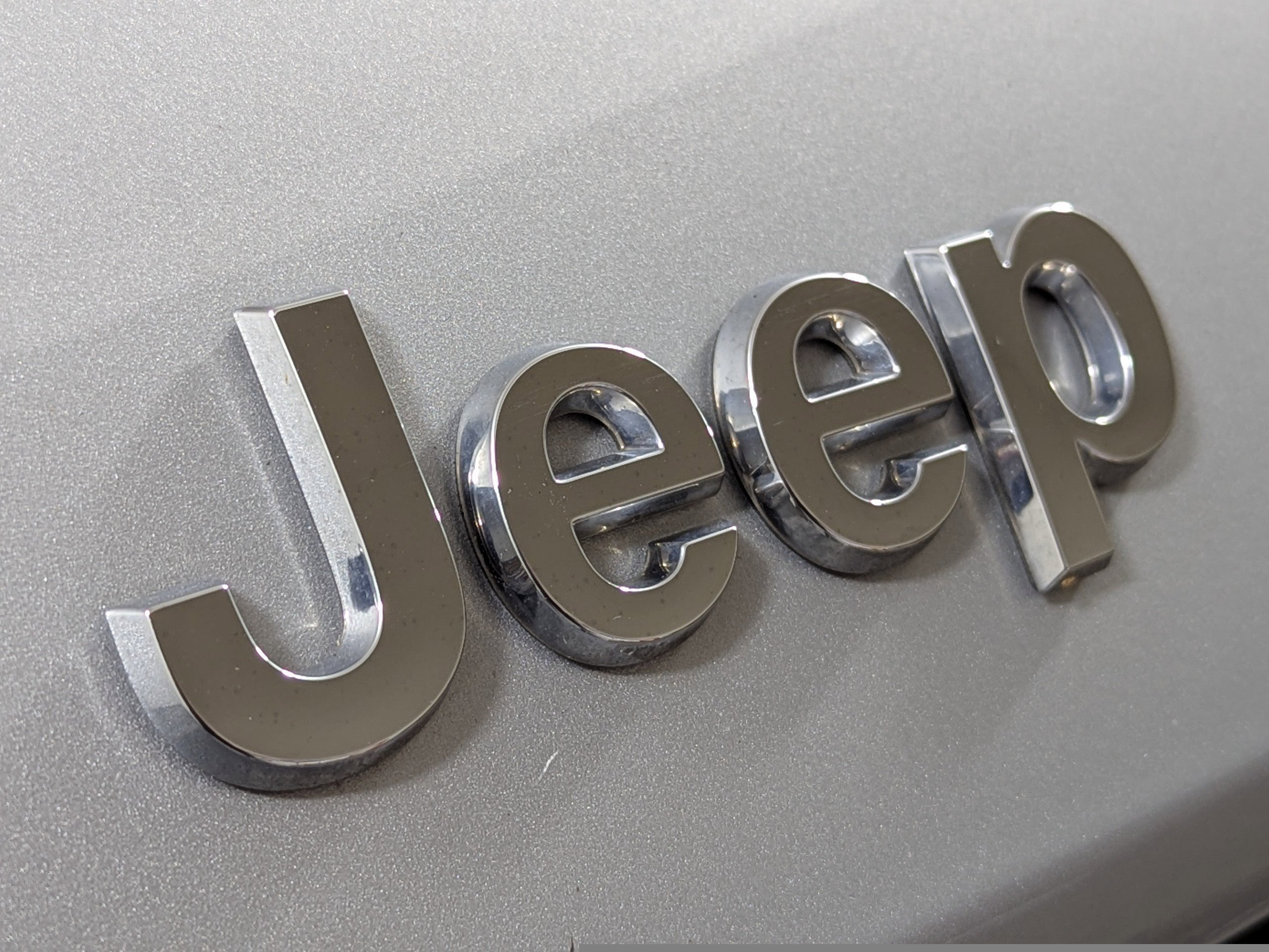 Used 2023 Jeep Grand Cherokee Limited w/ Luxury Tech Group II RWD image 23