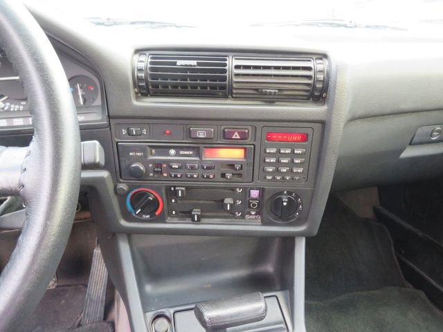 Used 1988 BMW 325i Convertible image 22