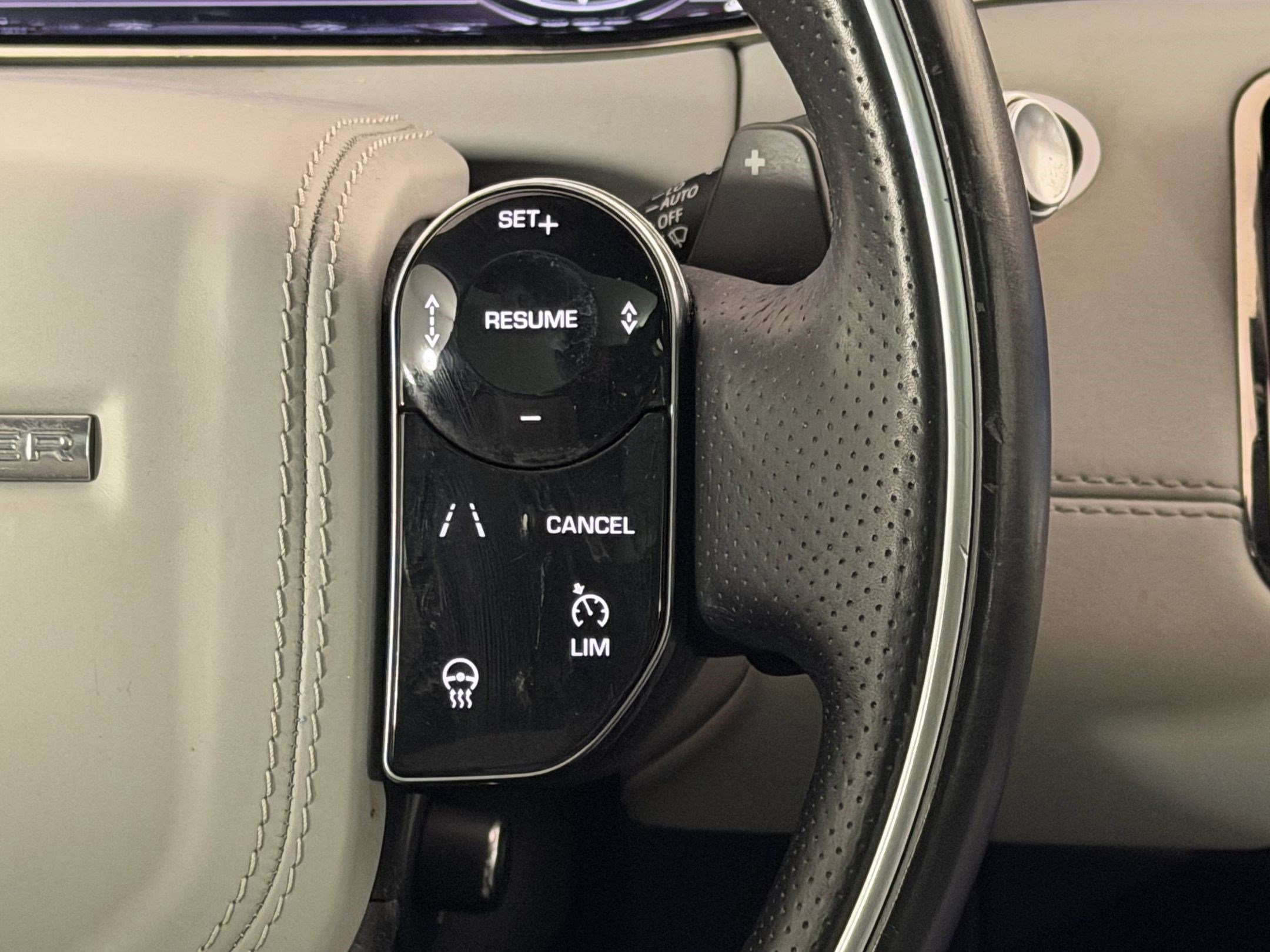 Used 2020 Land Rover Range Rover Evoque First Edition image 16