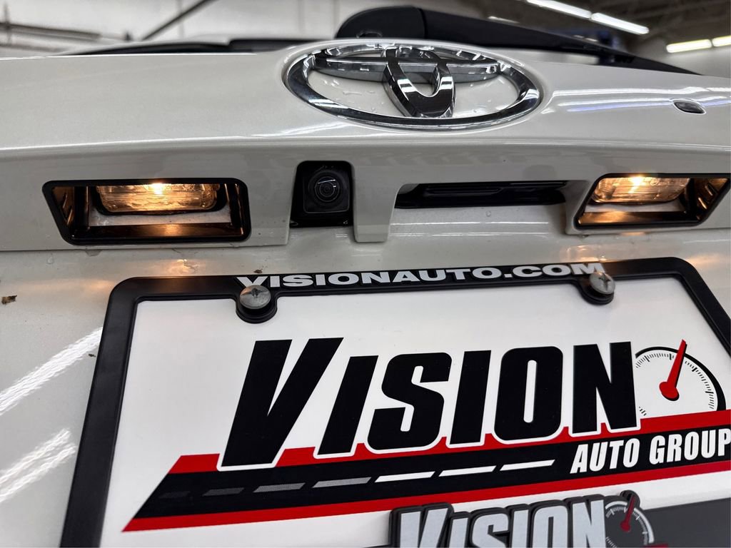 Used 2017 Toyota Highlander XLE w/ Carpet Mat Package image 16