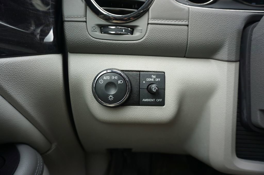 Used 2016 Buick Enclave Leather FWD image 4
