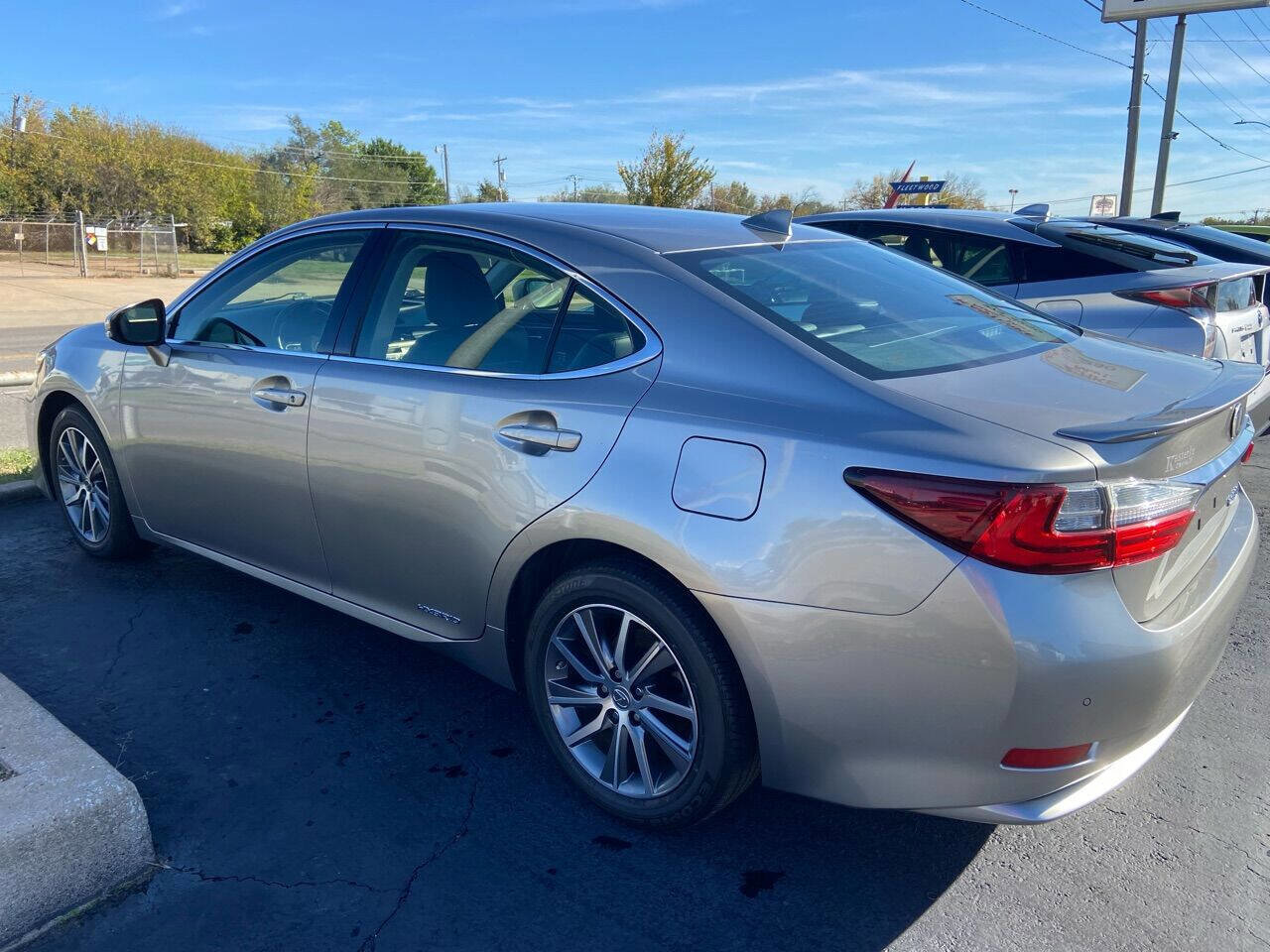 Used 2016 Lexus ES 300h image 9