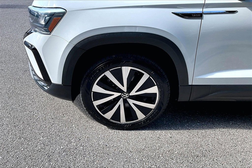 Certified 2022 Volkswagen Taos SE image 13