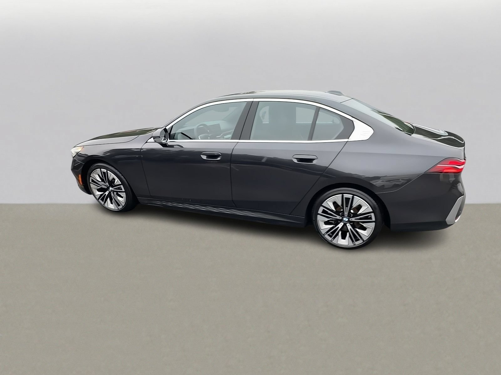 Used 2026 BMW i5 eDrive40 w/ Premium Package AWD/4WD image 5