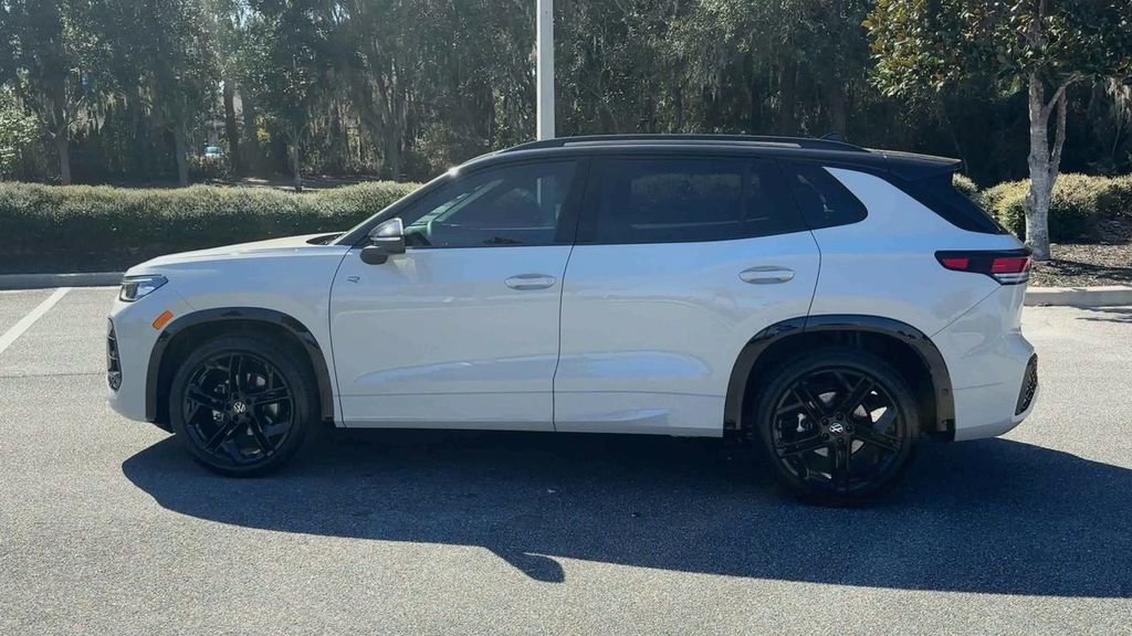 New 2026 Volkswagen Tiguan SE R-Line image 5