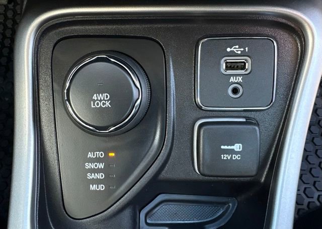 Used 2020 Jeep Compass Latitude w/ Cold Weather Group image 30