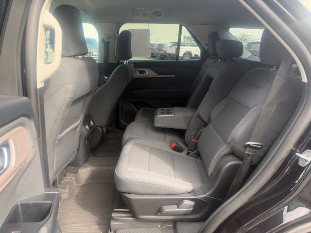 Used 2025 Ford Explorer Active AWD/4WD image 6