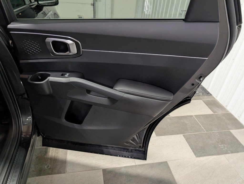 Used 2025 Kia Sorento EX AWD/4WD image 24
