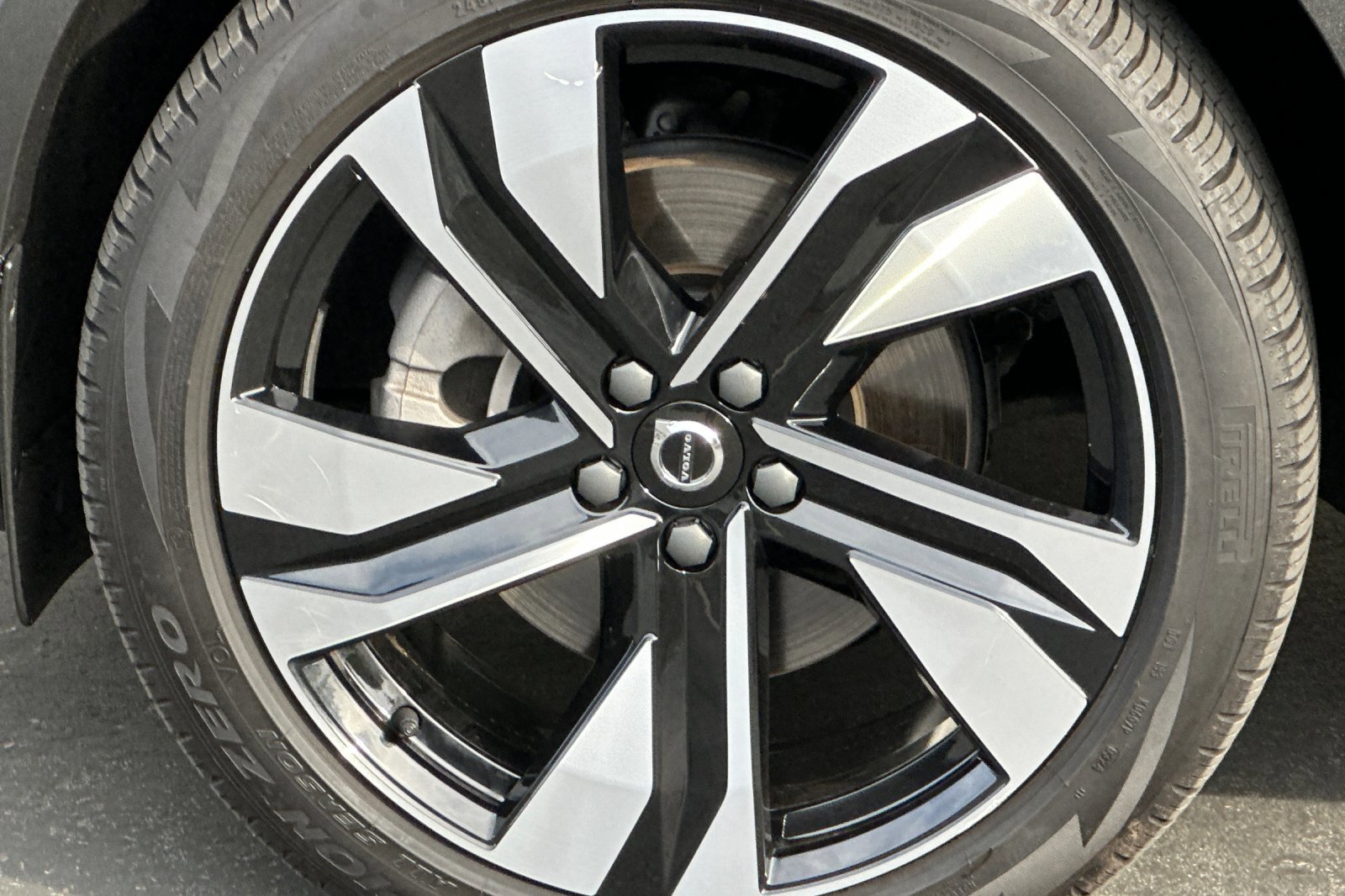 Certified 2025 Volvo XC40 B5 Plus image 34