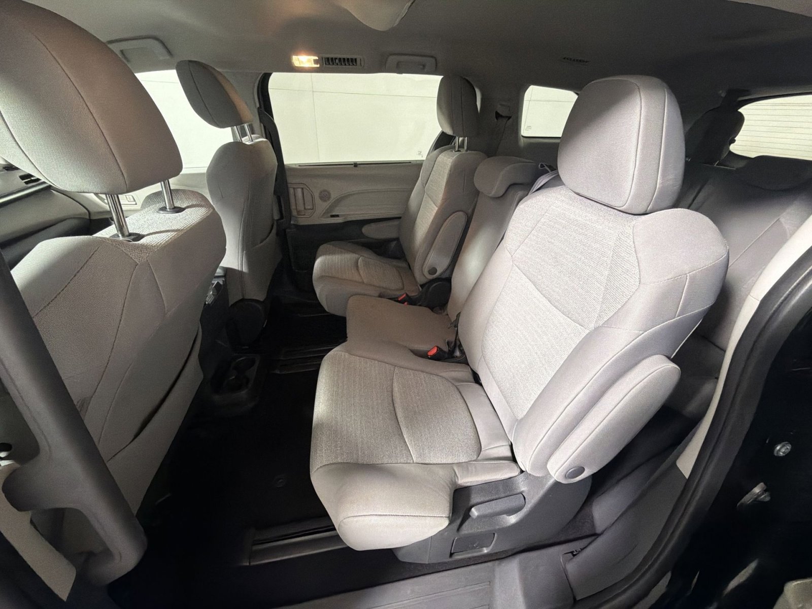 Used 2024 Toyota Sienna LE image 23