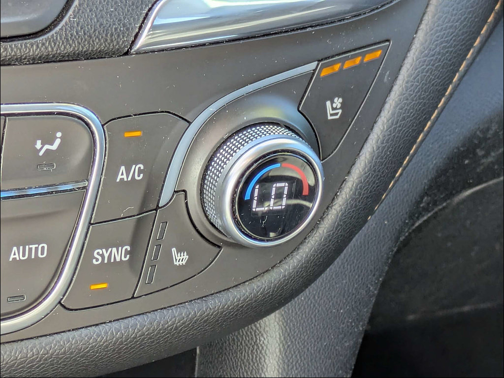 Used 2018 Chevrolet Equinox Premier FWD image 29