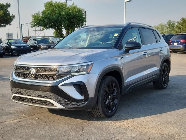 Certified 2023 Volkswagen Taos SE w/ Panoramic Sunroof Package AWD/4WD image 4