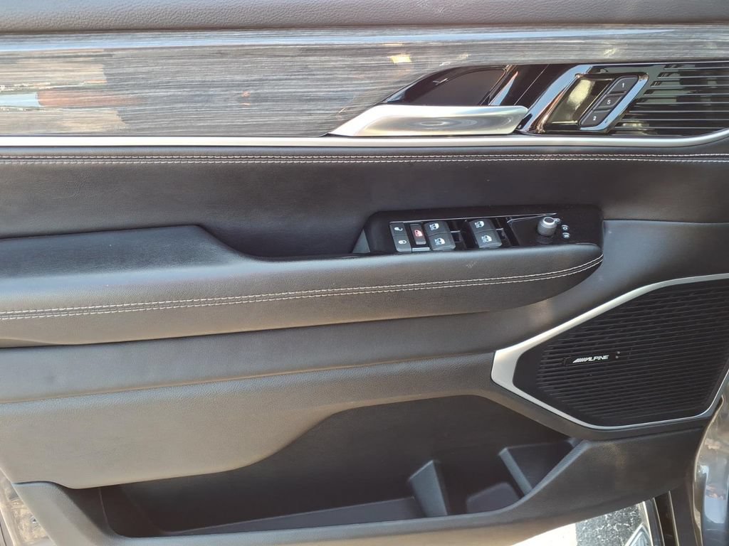 Certified 2022 Jeep Wagoneer Series III w/ Flexible Seating Group AWD/4WD image 6