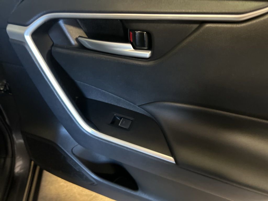 Used 2025 Toyota RAV4 XLE image 25