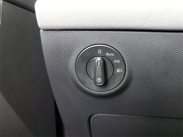 Certified 2023 Volkswagen Taos SE image 29