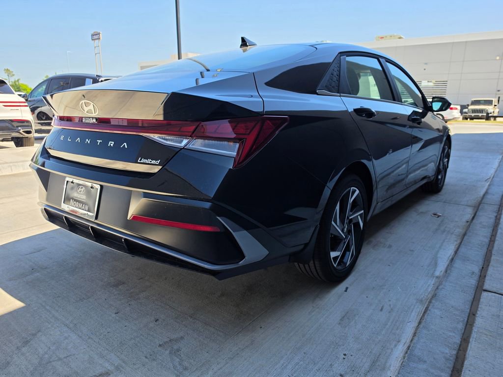 New 2026 Hyundai Elantra Limited FWD image 4