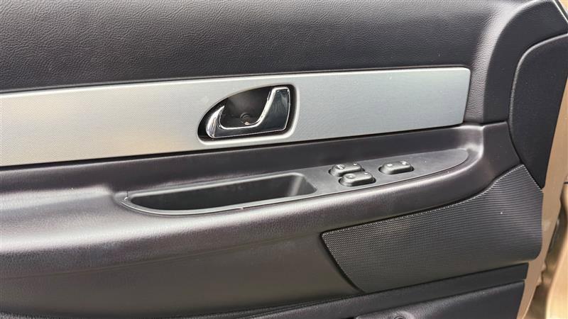 Used 2005 Ford Thunderbird image 14