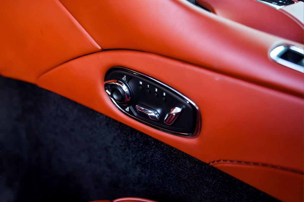 Used 2019 Aston Martin DBS Superleggera RWD image 21
