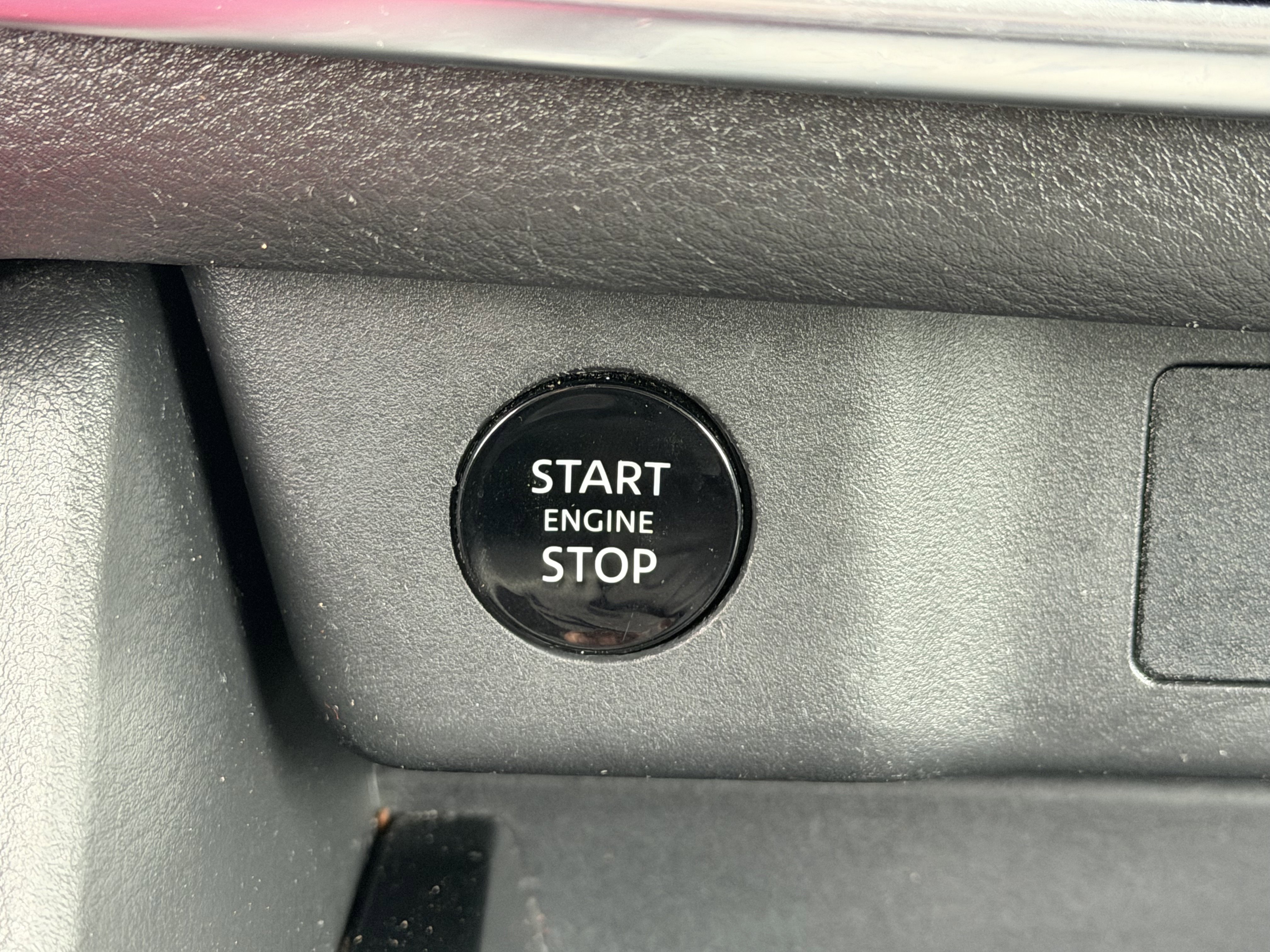 Used 2024 Nissan Rogue S AWD/4WD image 27