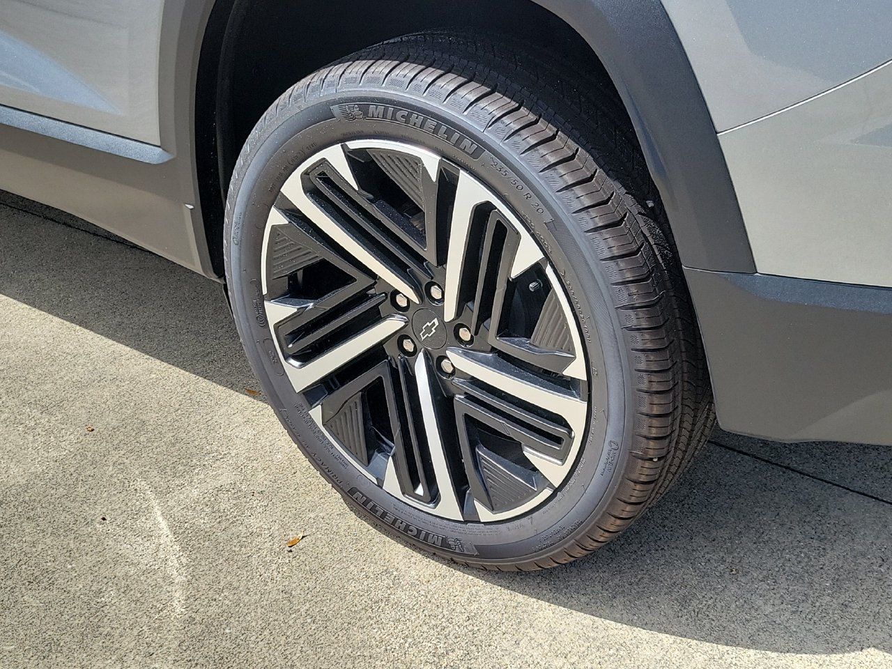 New 2027 Chevrolet Equinox RS w/ Safety and Technology Package FWD image 5