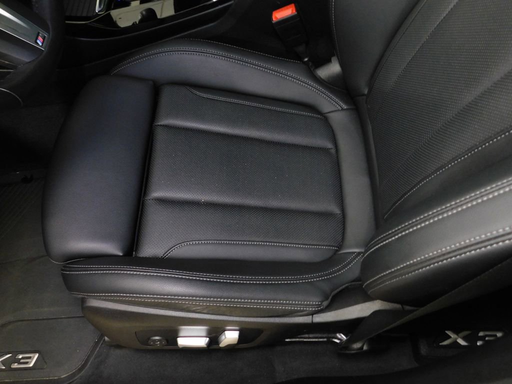 Used 2022 BMW X3 xDrive30i AWD/4WD image 26