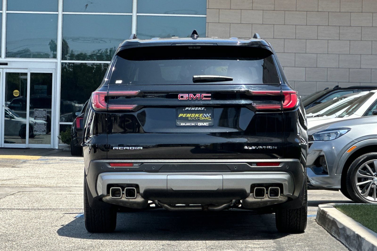 Used 2026 GMC Acadia Elevation w/ Elevation Premium Package FWD image 5