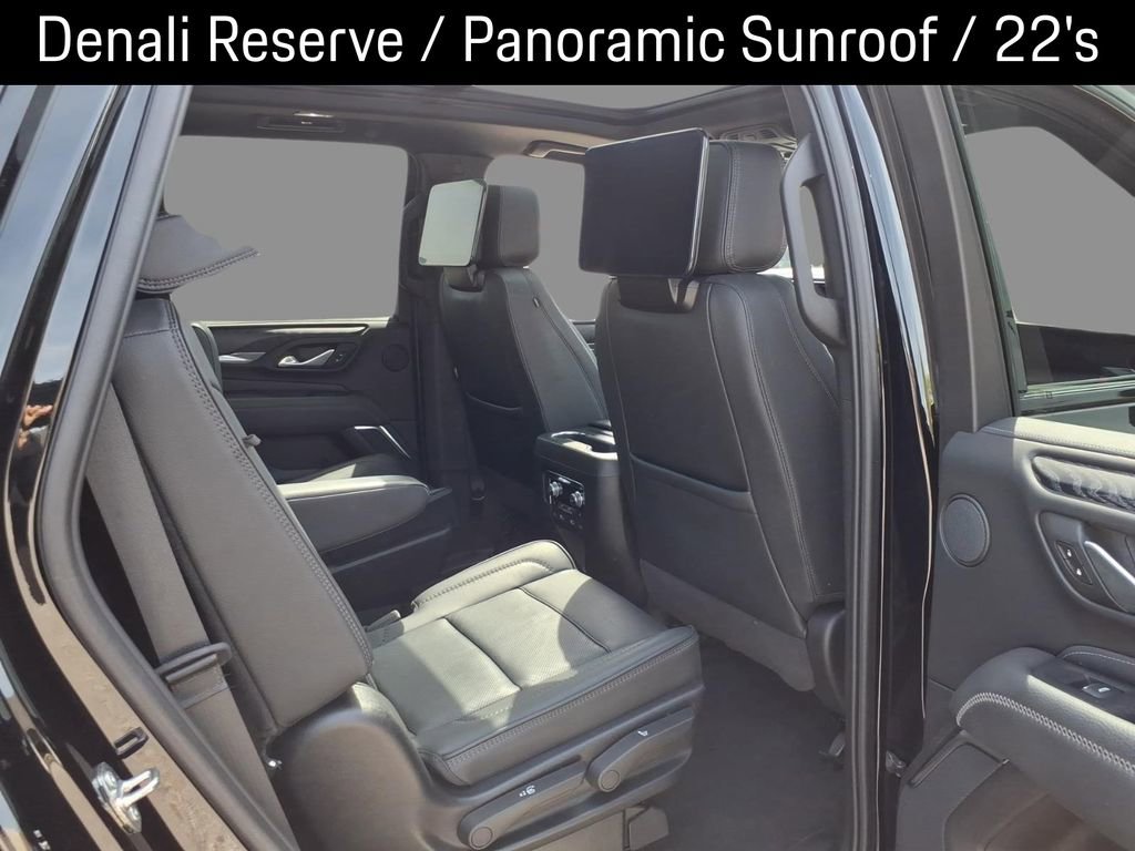 Used 2024 GMC Yukon Denali w/ Denali Reserve Package image 11