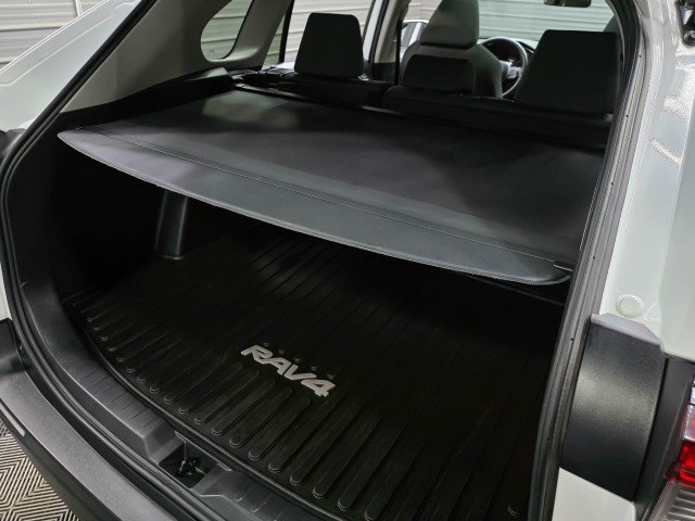 Used 2020 Toyota RAV4 XLE w/ Convenience Package AWD/4WD image 38