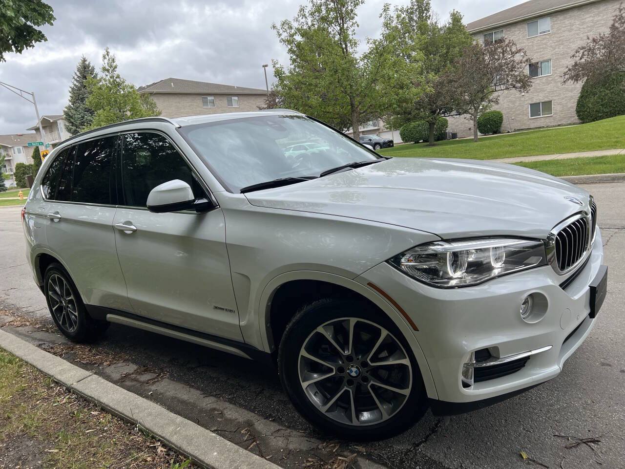 Used 2017 BMW X5 xDrive35i AWD/4WD image 1