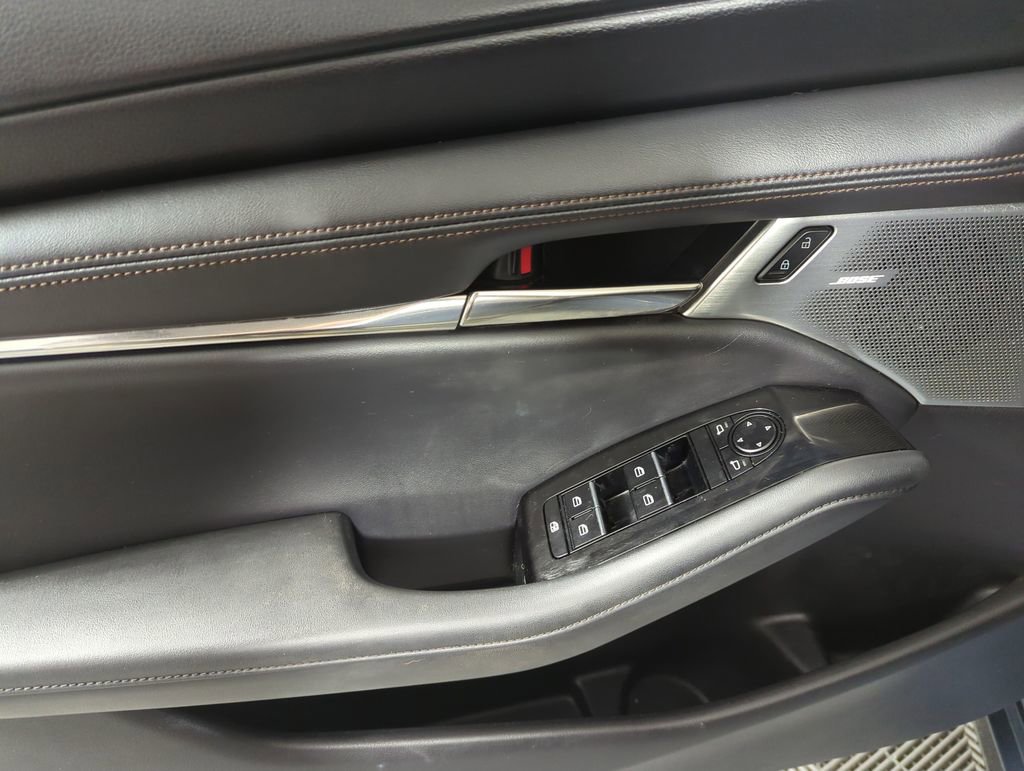 Used 2021 MAZDA MAZDA3 Hatchback w/Premium Plus Pkg image 9