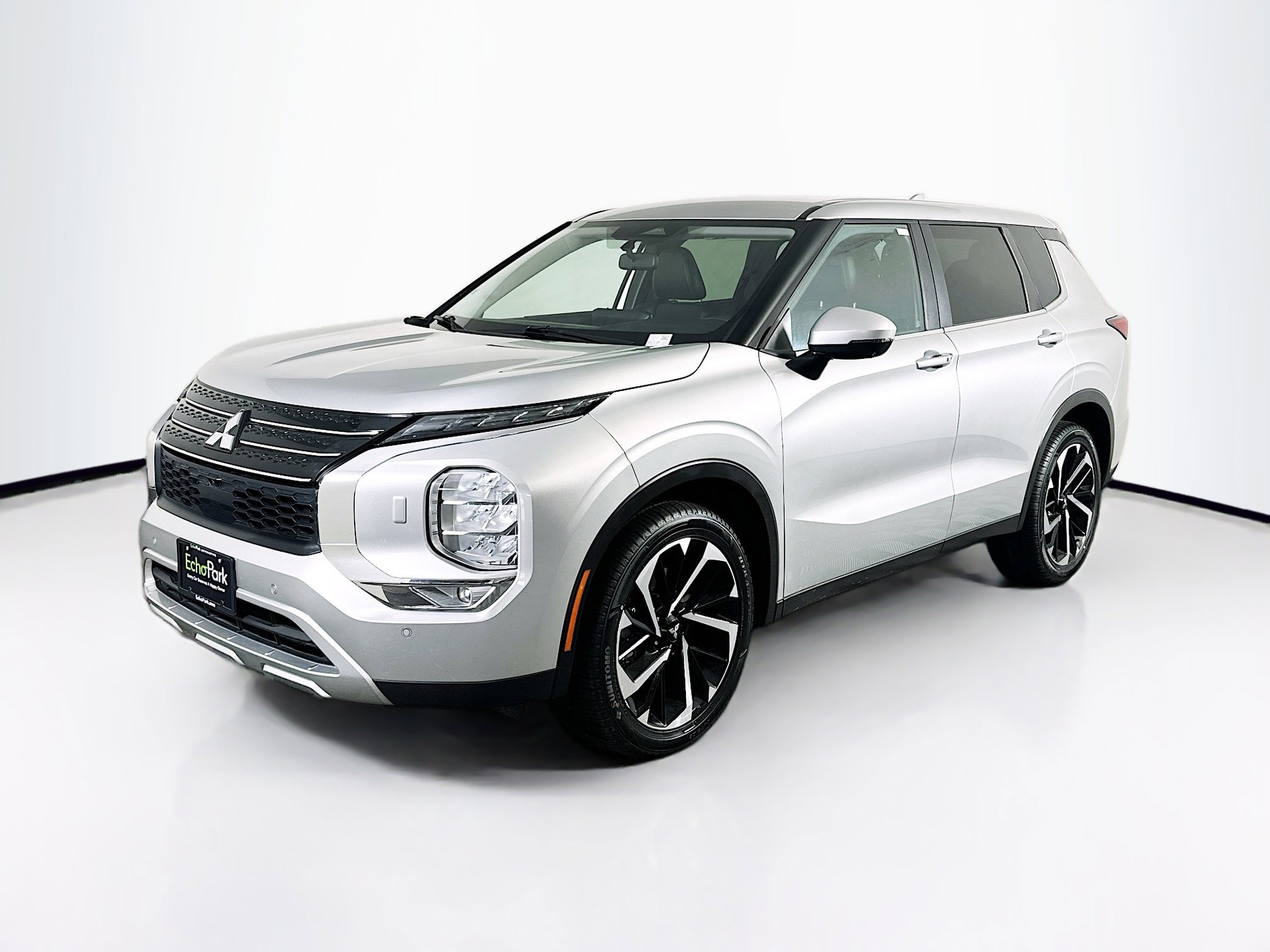 Used 2024 Mitsubishi Outlander SE image 3