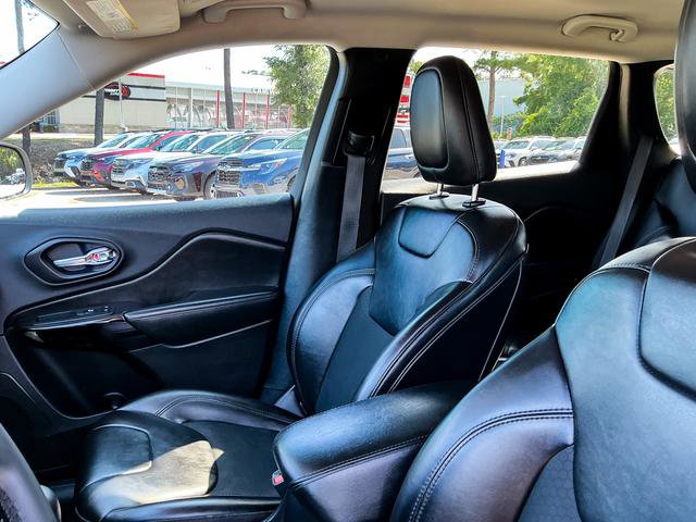 Used 2020 Jeep Cherokee Latitude Plus FWD image 30