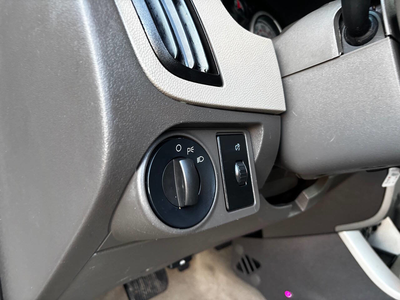 Used 2010 Ford Focus SE image 23