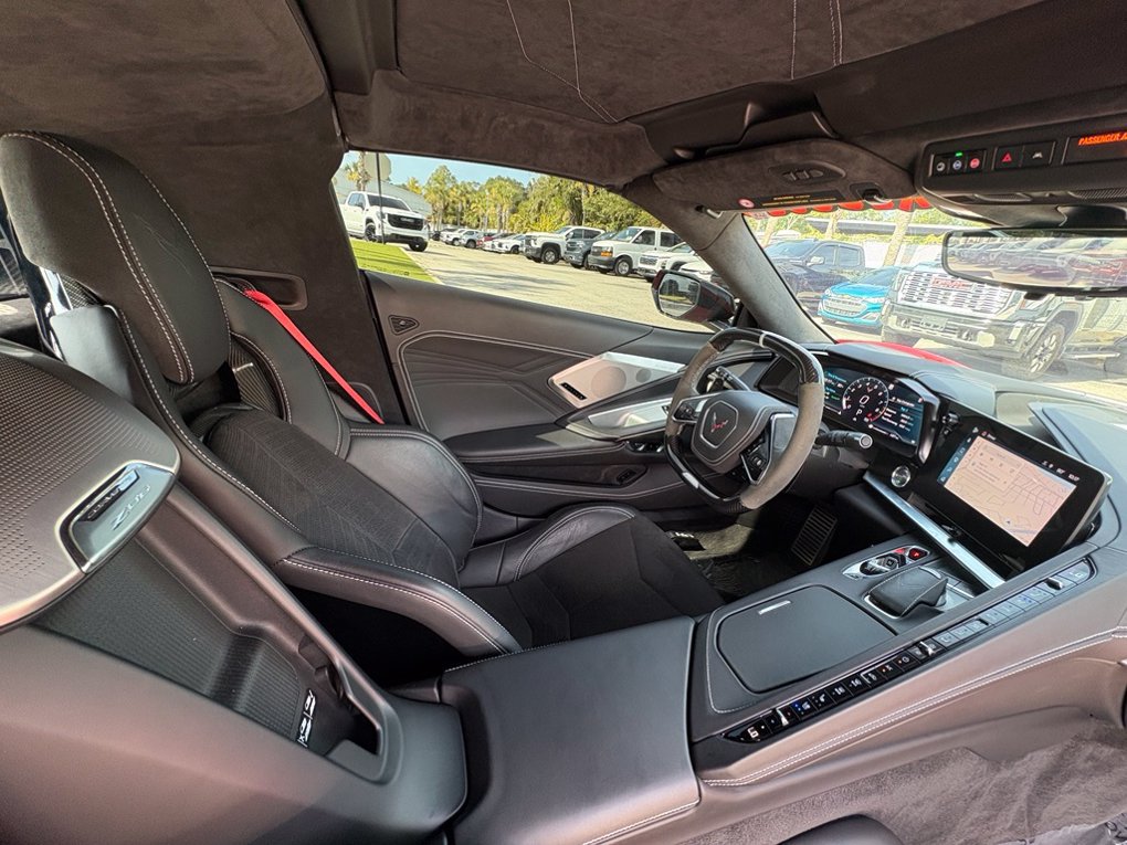 Used 2025 Chevrolet Corvette Z06 RWD image 41