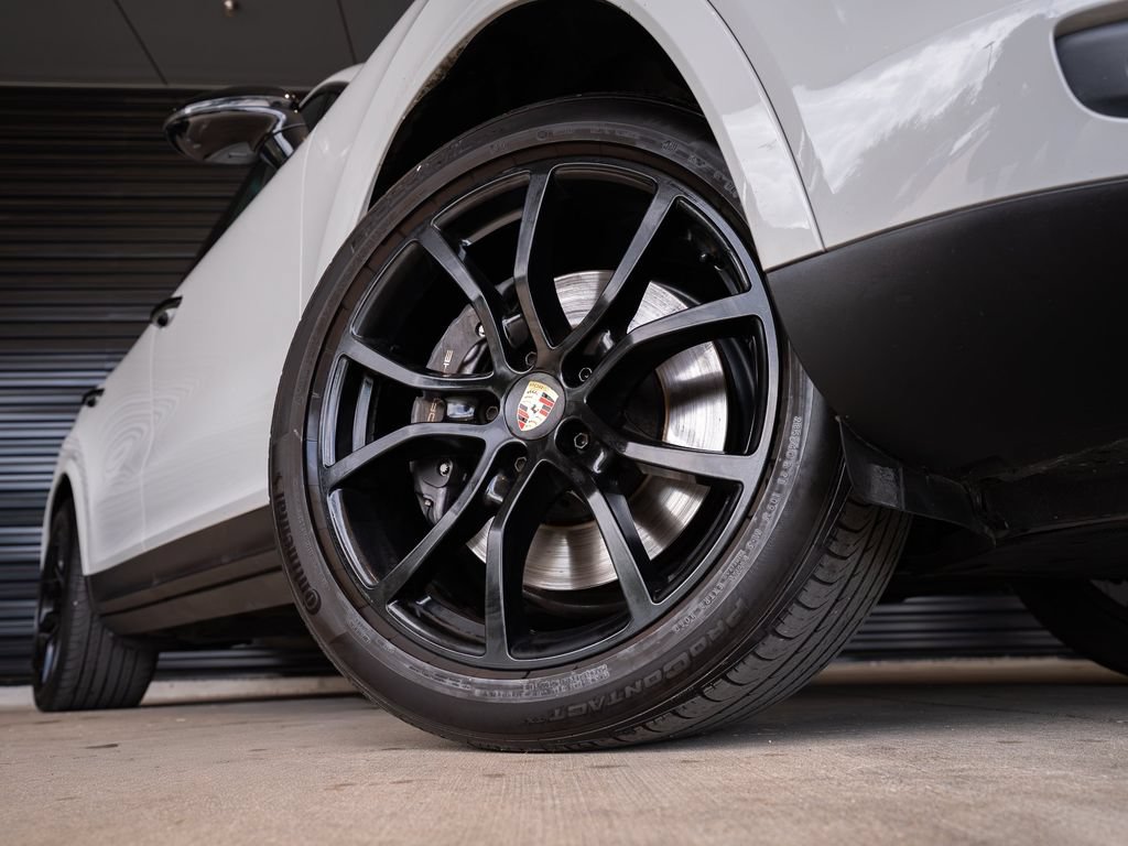 Certified 2023 Porsche Cayenne Coupe AWD/4WD image 11