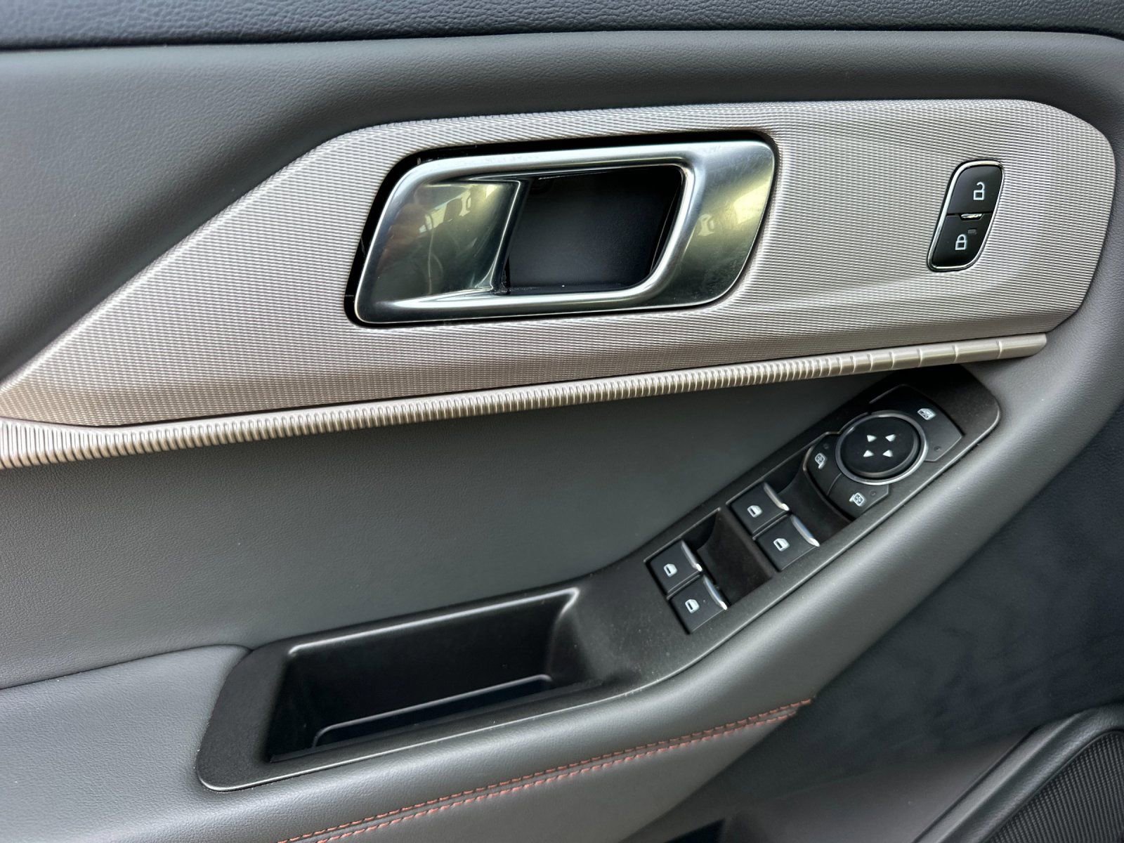 New 2025 Ford Explorer Active w/ Active Comfort Package image 11