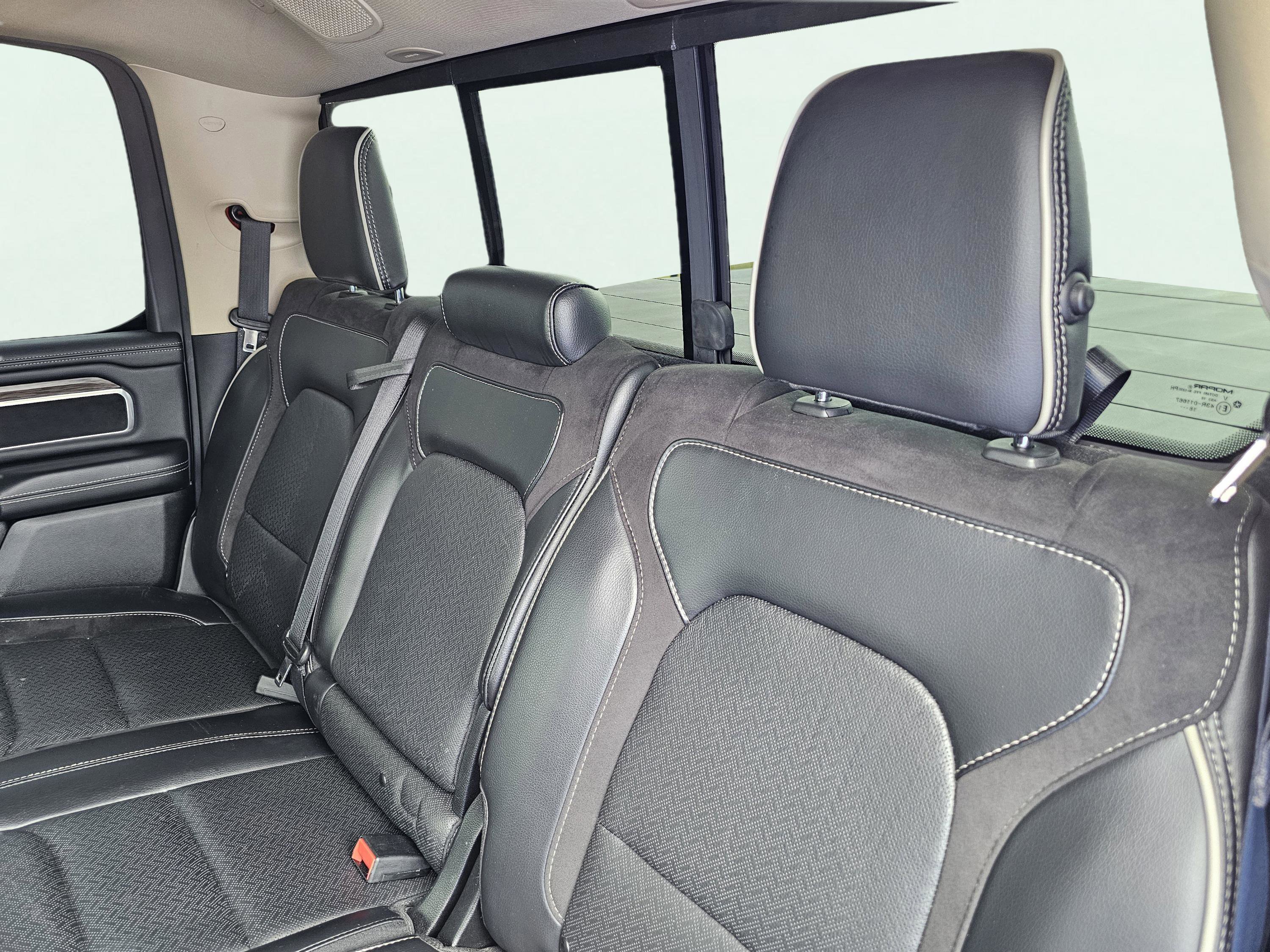 Used 2019 RAM 1500 Laramie AWD/4WD image 33
