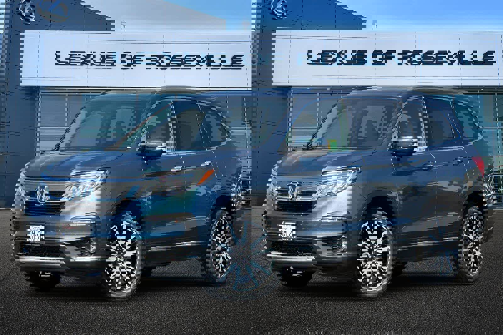 Used 2019 Honda Pilot Touring image 1