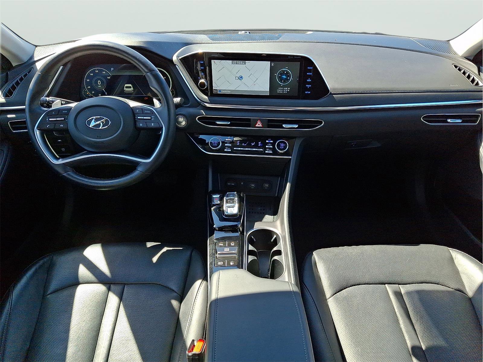 Used 2022 Hyundai Sonata Limited w/ Preferred Accessory Package image 11