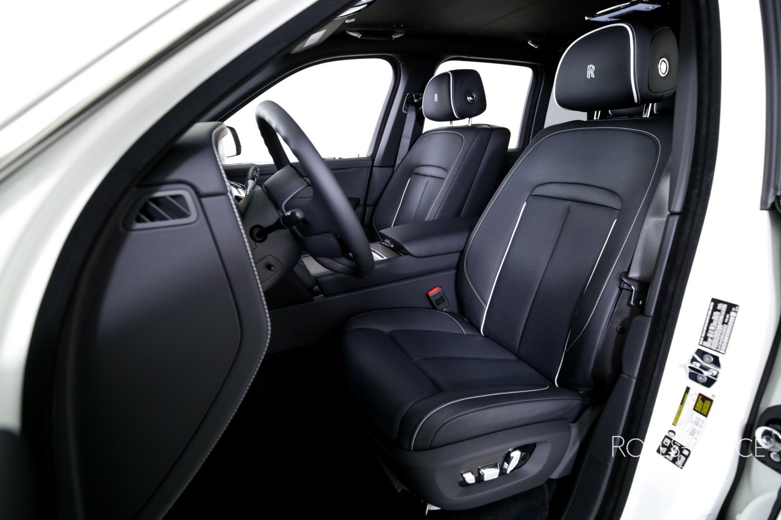 Certified 2025 Rolls-Royce Cullinan AWD/4WD image 12