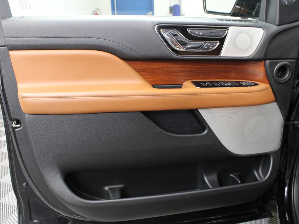 Used 2019 Lincoln Navigator Reserve AWD/4WD image 70