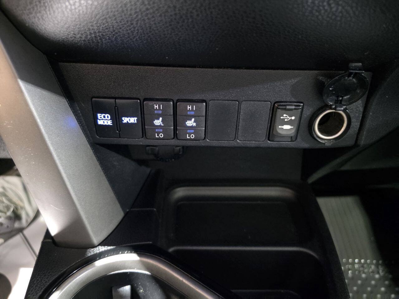 Used 2016 Toyota RAV4 Limited AWD/4WD image 37