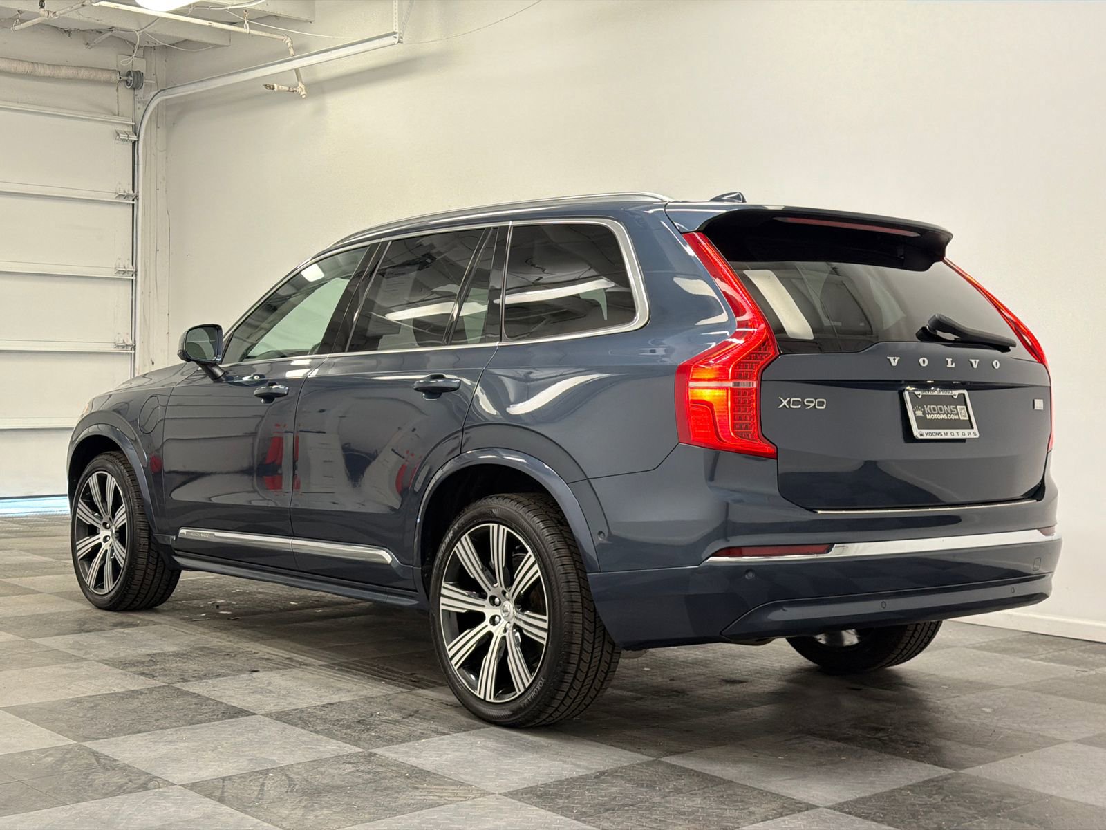 Used 2024 Volvo XC90 T8 Ultimate w/ Lounge Package image 6