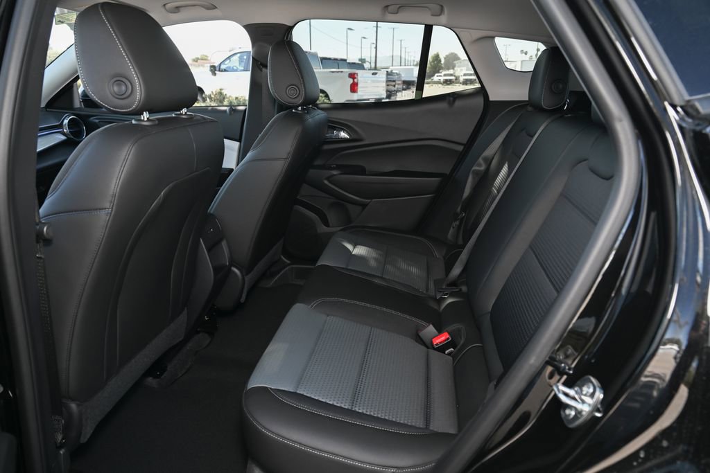 New 2026 Chevrolet Trax LT w/ Sunroof Package FWD image 31