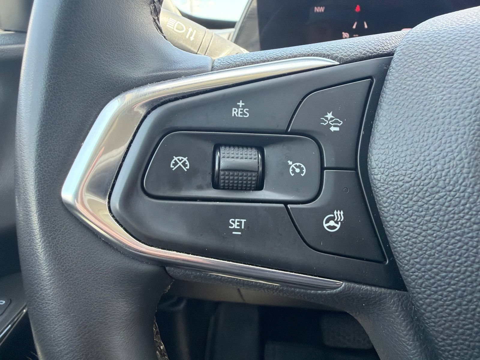 Used 2025 Chevrolet Trax ACTIV w/ Sunroof Package FWD image 21