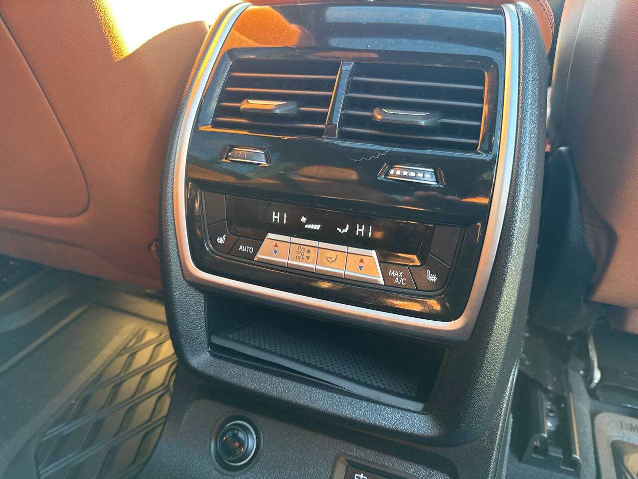 Used 2024 BMW X7 M60i w/ Executive Package image 34